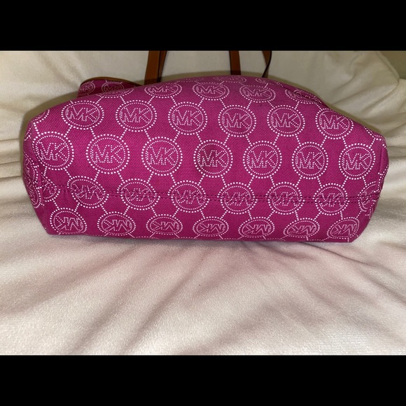 Michael Kors - Picture 3 of 5